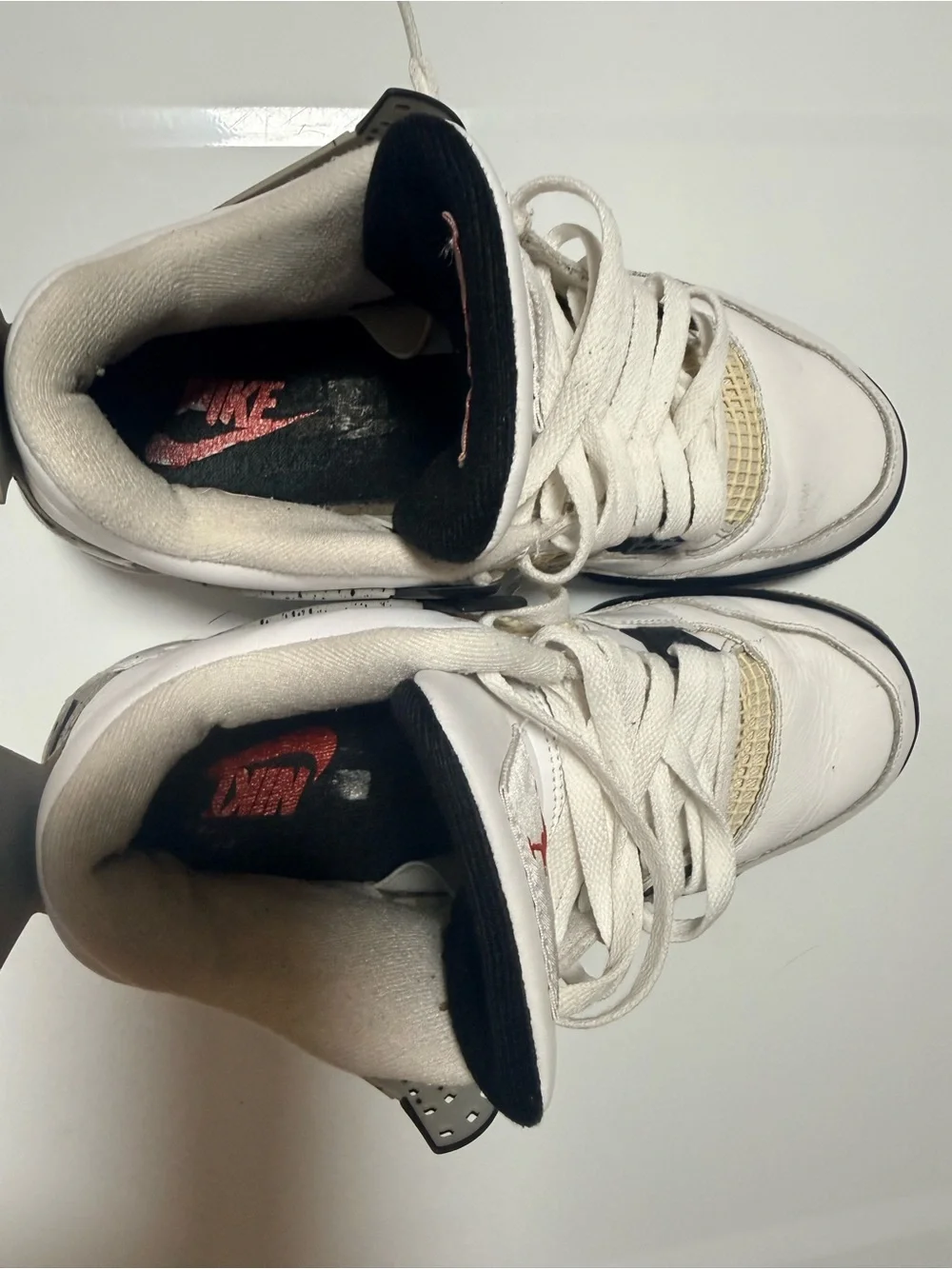 Jordan Kids White and Navy Jumpman Low-Top Sneakers with Red Logo